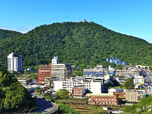 ▲▼巨大老榕，鳥瞰三澳風景、扇形火車庫 ，軍商漁港三合一的美景盡收眼底。（圖／部落客紫色微笑提供）