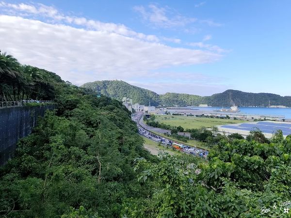 ▲▼巨大老榕，鳥瞰三澳風景、扇形火車庫 ，軍商漁港三合一的美景盡收眼底。（圖／部落客紫色微笑提供）