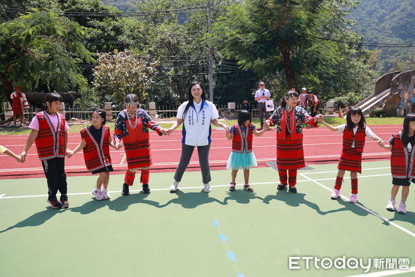 ▲第三所原住民族實驗學校「南豐德固達雅賽德克族民族小學」揭牌。（圖／南投縣政府提供）