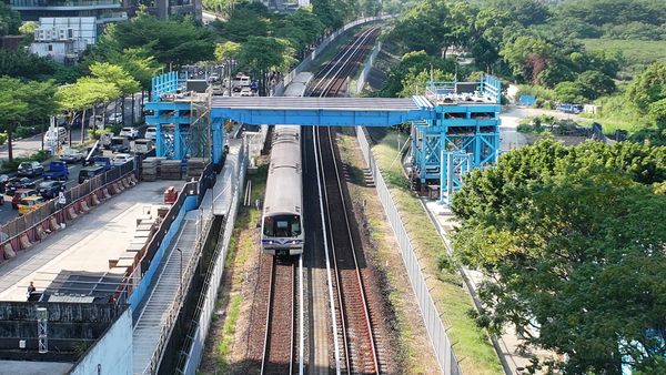 ▲淡北道路施工便橋主梁吊裝完成。（圖／新北市工務局提供）