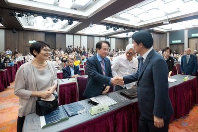 賴清德「國際讚許台灣亞洲民主燈塔」　向彭明敏、謝聰敏表達欽佩