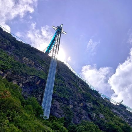 ▲▼龍雲玻璃天空步道，北越沙壩熱門景點、高海拔透明天空步道超刺激。（圖／大口提供）