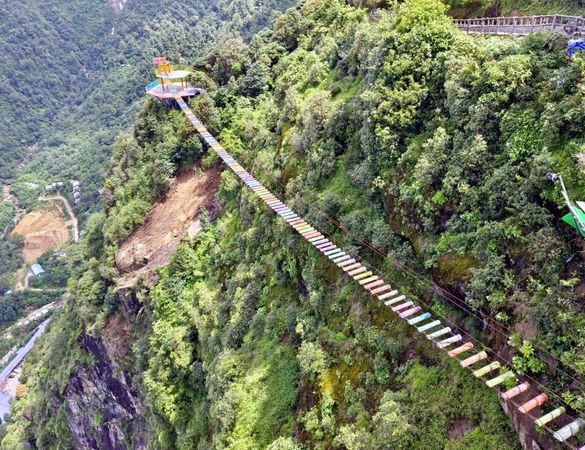 ▲▼龍雲玻璃天空步道，北越沙壩熱門景點、高海拔透明天空步道超刺激。（圖／大口提供）