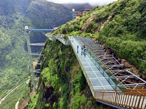 ▲▼龍雲玻璃天空步道，北越沙壩熱門景點、高海拔透明天空步道超刺激。（圖／大口提供）