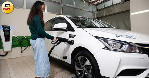 電動車車主在大樓內安裝充電樁，必須經過管委會同意。（圖／記者黃耀徵攝）