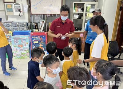 中秋傳愛　幼兒園孩子手作餅乾感謝南消四大隊消防人員辛勞