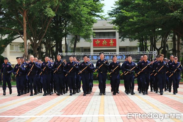 ▲▼法務部長鄭銘謙校閱矯正署靖安小組。（圖／矯正署提供）