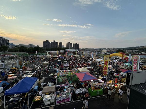 ▲▼鶯歌龍鳳夜市。（圖／翻攝自新北市鶯歌區龍鳳夜市臉書專頁）