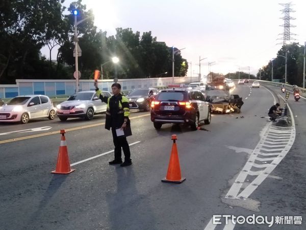 ▲▼楠梓翻車             。（圖／記者吳世龍翻攝）