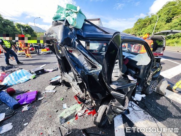 ▲▼國道3號南向南港交流道嚴重車禍。（圖／記者邱中岳翻攝）