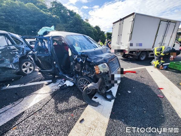 ▲▼國道3號南向南港交流道嚴重車禍。（圖／記者邱中岳翻攝）