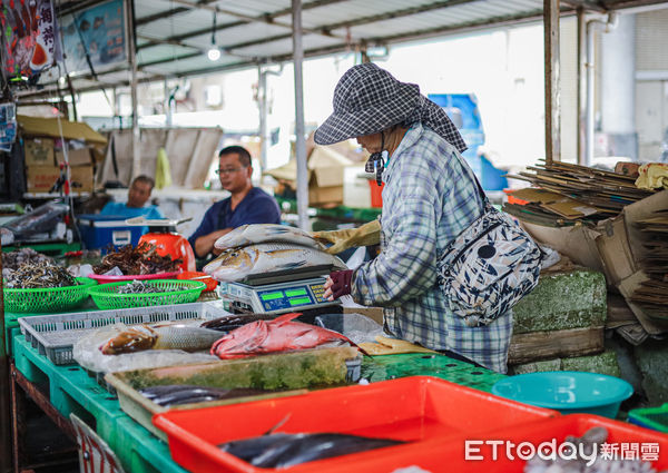 ▲▼澎湖第三漁港的澎湖魚市場，澎湖魚販。（圖／記者蔡玟君攝）