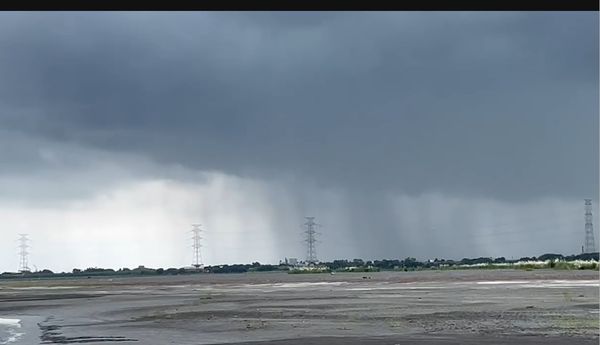 ▲彰化下起強降雨。（圖／民眾提供）