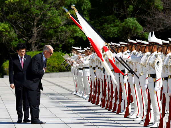 ▲▼加拿大國防部長布萊爾（Bill Blair）在東京防衛省會見日本防衛大臣木原稔。（圖／路透）