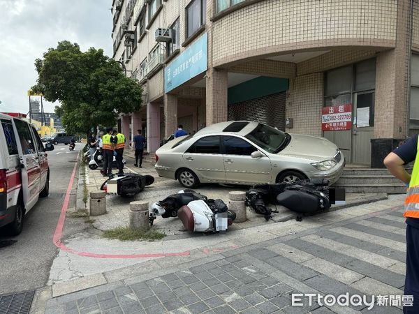 ▲▼民眾黨金門舊黨部前發生車禍             。（圖／記者林名揚翻攝）