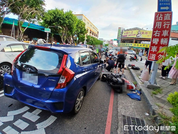 [新聞] 台南白車失控衝撞8汽機車4人送醫 肇事逆向駕駛：為了閃機車