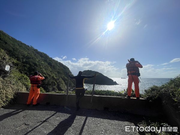 ▲▼    南方澳賊仔澳沙灘驚傳釣客失聯         。（圖／記者游芳男翻攝）