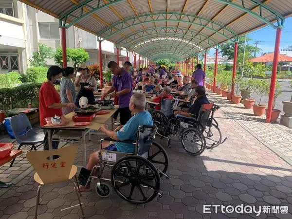 ▲台東馬蘭榮家中秋節烤肉會。（圖／記者楊漢聲翻攝）