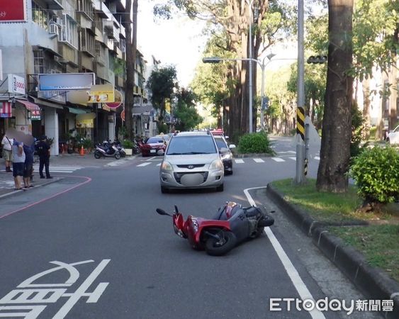 ▲楠梓車禍。（圖／記者許宥孺翻攝）