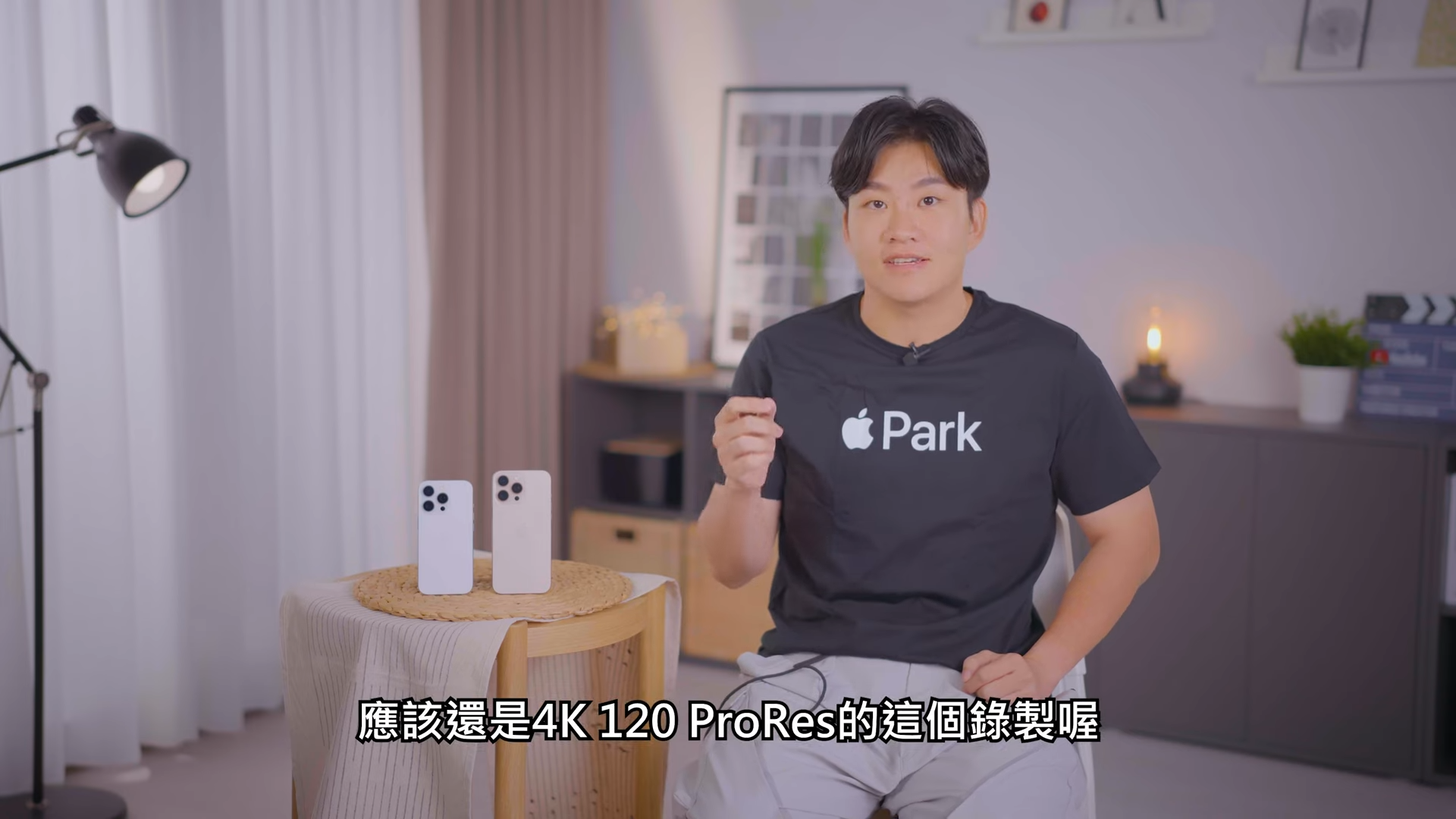 ▲▼Joeman開箱iPhone 16 Pro系列手機。（圖／翻攝YouTube／Joeman）