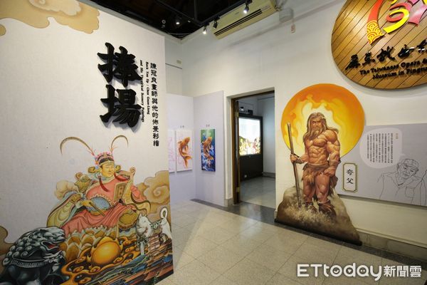 ▲佈景畫師陳冠良於屏東戲曲故事館舉辦特展             。（圖／記者陳崑福翻攝）