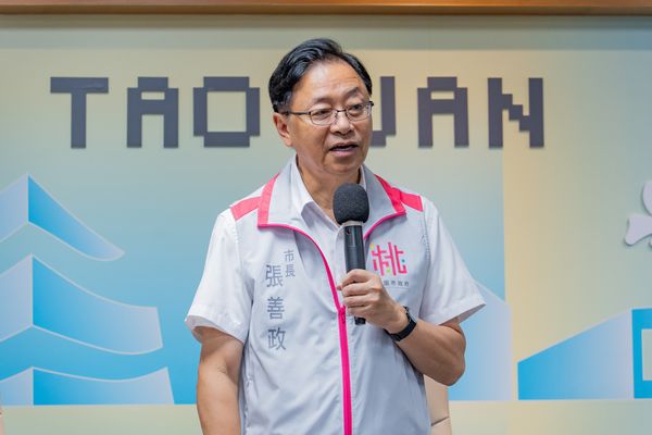 ▲桃園市長張善政今天主持市政會議時指出，市府為縮短「一生好運卡」發卡等待時間，9月25日起，婦幼局申辦系統將與市民卡系統整合，可加快10個工作天。（圖／市府新聞處提供）