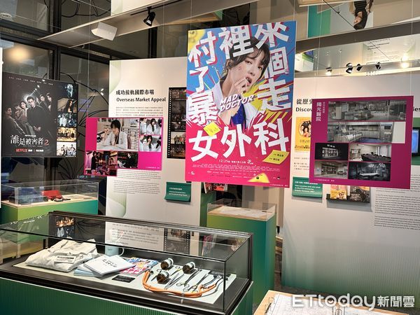 ▲▼文化部即日起至明年2月26日，推出「光浪台流：文學改編影視特展」，展覽由國立台灣文學館策劃，匯集台灣10年來，超過20組文學改編影視的代表作，如《花甲男孩轉大人》、《俗女養成記》、《天橋上的魔術師》等深受大眾喜愛的作品。（圖／記者林育綾攝）