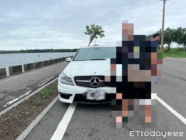 ▲台南45歲王姓男子，駕車違停已遭拖吊拔牌，竟購買仿真假車牌再次上路，台南市警學甲分局警方再次查獲舉發拖吊，並依行使偽造文書罪嫌送辦。 （圖／記者林東良翻攝，下同）