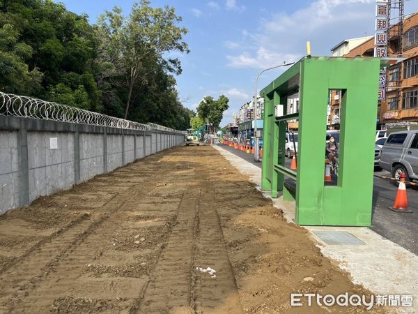 ▲台南市水利局辦理「永康區中山南路排水渠道災後復建工程」，預計9月25日至11月15日進行中山南路與東橋七路路口施工須採單行管制，請用路人提前改道。（圖／記者林東良翻攝，下同）