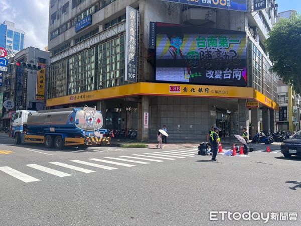 ▲▼            台南中華路、小東路口發生死亡車禍 。（圖／民眾提供）