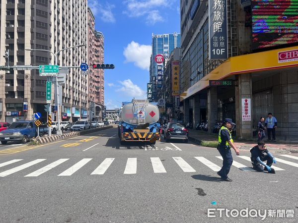 ▲▼            台南中華路、小東路口發生死亡車禍 。（圖／民眾提供）