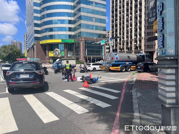 ▲▼            台南中華路、小東路口發生死亡車禍 。（圖／民眾提供）