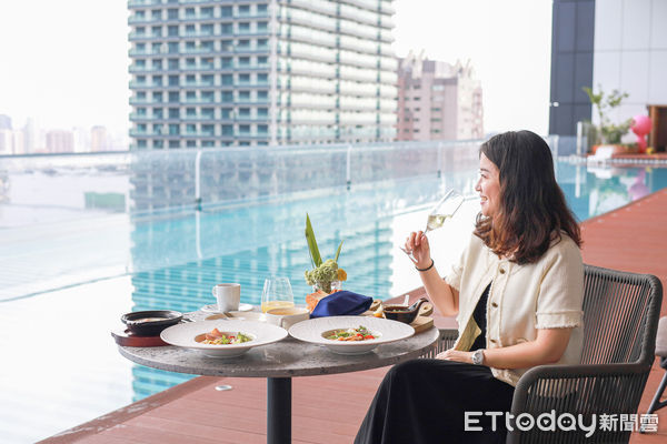 ▲▼高雄承億酒店高空香檳池畔早餐。（圖／記者蔡玟君攝）