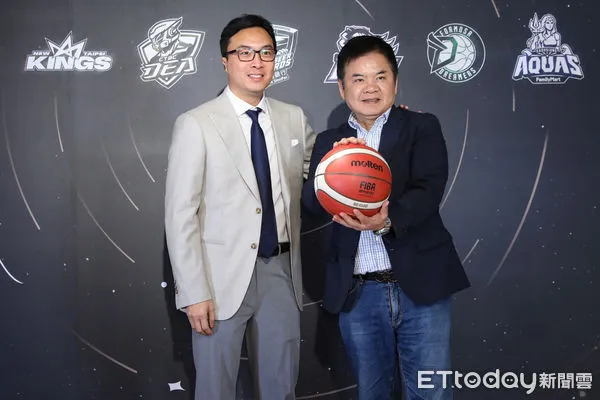 ▲▼TPBL職籃開季記者會，TPBL職籃會長莊瑞雄(右)與聯盟秘書長齊文駿(左)。（圖／記者李毓康攝）