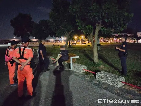 ▲▼   女子港區徘徊欲輕生 海巡機警馳援阻憾事  。（圖／海巡署中部分署第四岸巡隊提供）