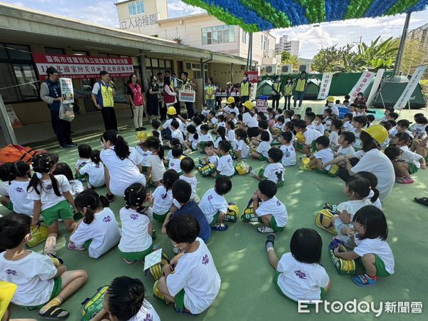 ▲台南市佳里區公所與佳里分局、消防局第三救災救護大隊佳里消防分隊及轄內私立勁寶兒唯馨幼兒園師生們，攜手合作共同實施全校園災害防救演練。（圖／記者林東良翻攝，下同）