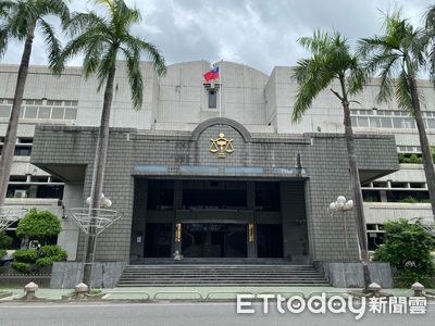 屏東女巷口擺盆裁「鄰居倒車不順」拿鳥籠砸爛　下場曝光