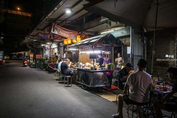 ▲▼萬華宵夜從凌晨開到早上的宵夜，三條路油飯＆排骨酥湯。（圖／部落客陳小可提供）