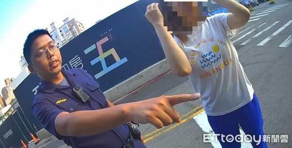 ▲▼台中女子因酒駕車牌被吊扣，於是在網路購買假車牌懸掛上路，結果被識破，挨罰又觸法。（圖／民眾提供，下同）