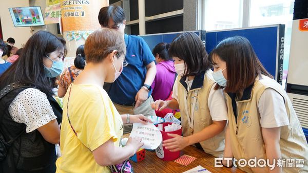 ▲2024年國際失智症月，特連結在地數家金融機構、友善商家組織，以及國際扶輪3470地區扶輪社夥伴，共同舉辦【護智新風潮˙健康樂體驗】智在友趣樂齡生活展攤活動。（圖／記者林東良翻攝，下同）