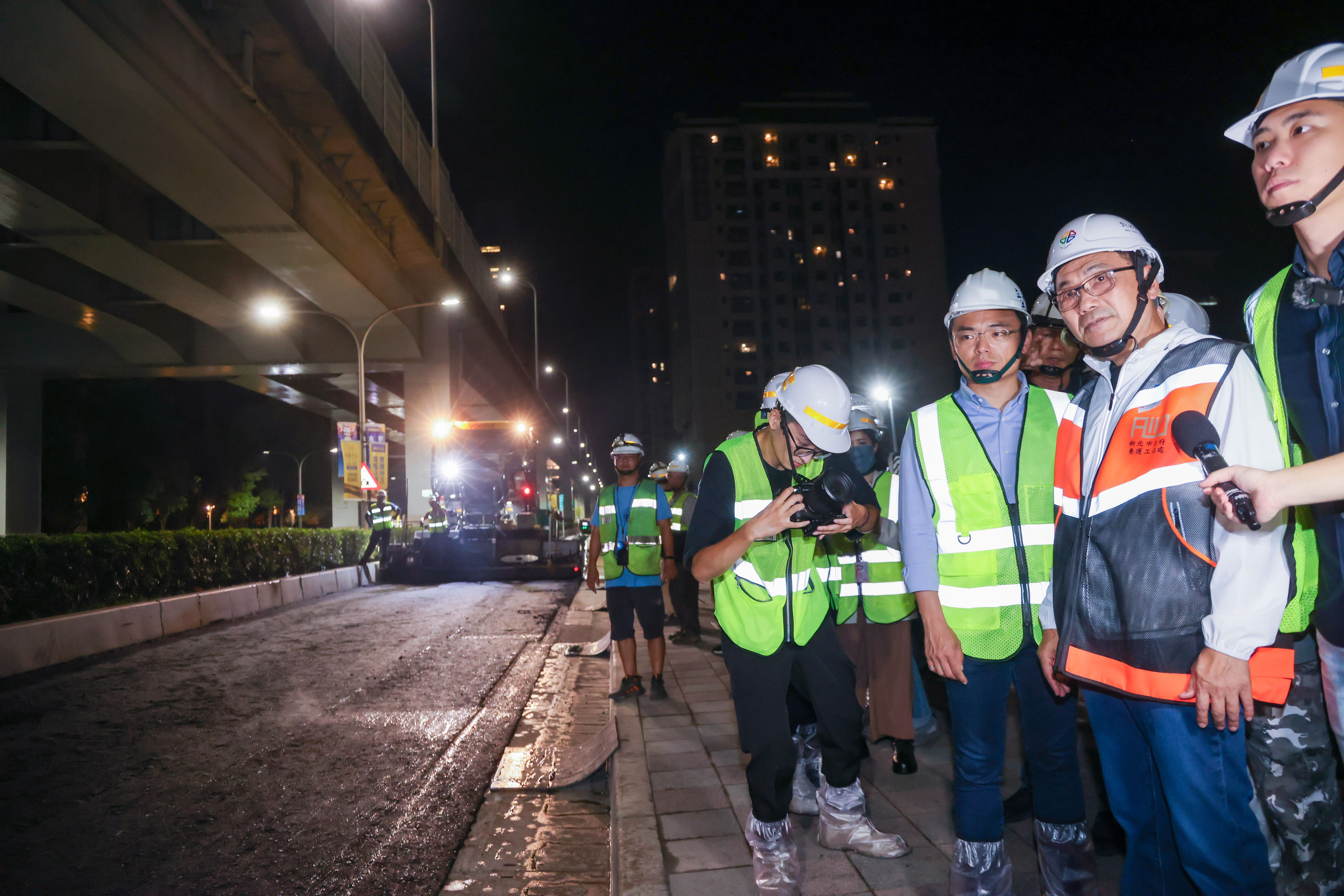 ▲侯友宜視察新北大道專案道路施工。（圖／新北市工務局提供）