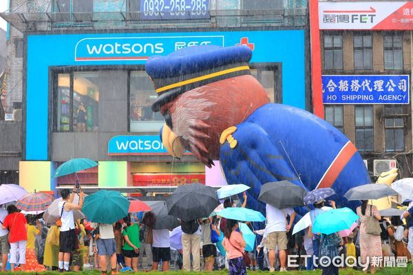 ▲基隆海洋老鷹嘉年華登場 安心亞領軍大雨搖擺嗨翻。（圖／記者郭世賢翻攝）