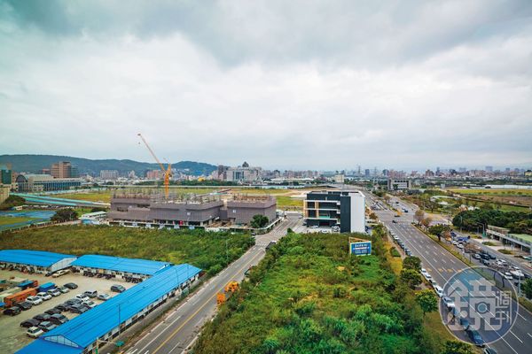 北士科園區開發過程疑點重重，除了決策大轉彎，更猶如京華城案翻版，檢廉也已同步偵辦中。