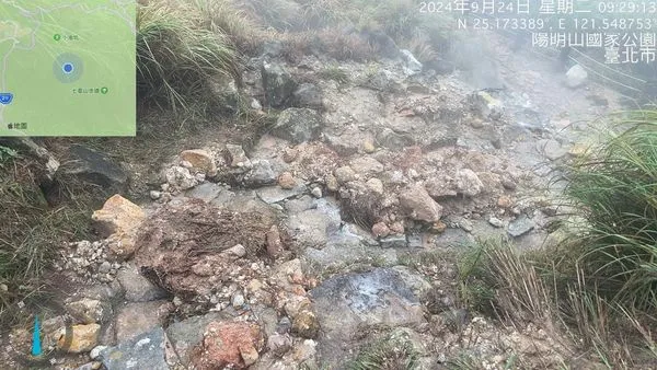 ▲▼      七星山主峰步道小型坍方      。（圖／翻攝陽明山國家公園臉書）