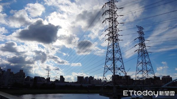 ▲▼電價 調漲 高壓電塔 民生 工業用電。（圖／記者屠惠剛攝）