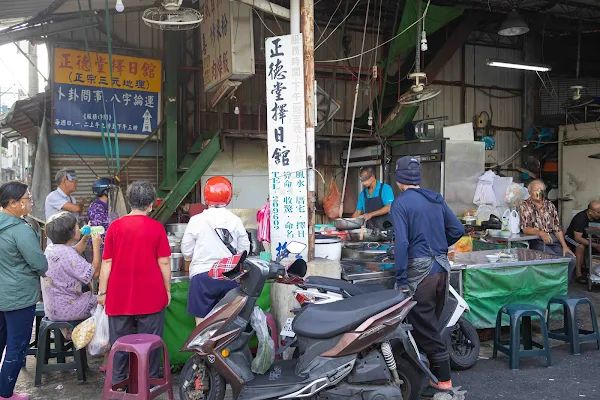 ▲▼台南阿喜虱目魚粥，超澎派海鮮粥用料滿成小山。（圖／部落客美熊提供）