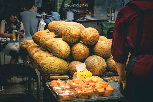 ▲▼深圳布心美食「巴汗羊肉串燒烤」，每個人至少都是20串起跳。（圖／部落客黑皮提供）