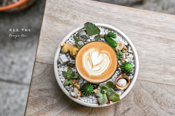 ▲▼捷運站旁城市綠洲咖啡店Coffee Sind ！充滿多肉植物。（圖／部落客周花花提供）