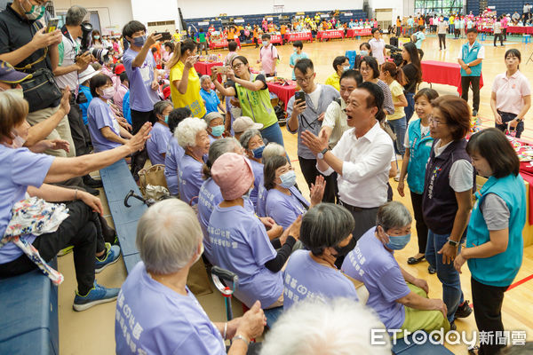 ▲▼   「嘉憶運動會」長輩拚高下 兼具體能、認知訓練延緩失智   。（圖／嘉義縣政府提供）