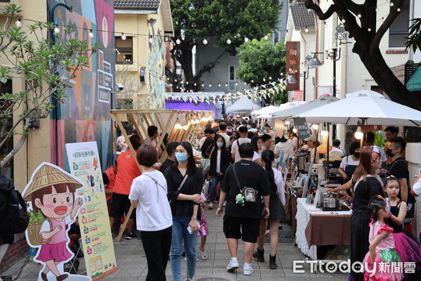 ▲雲嘉南分署「好時光靚市集」，9月28日在藍晒圖文創園區從下午2時到晚上7點熱鬧展售，多樣好物供民眾現場選購。（圖／記者林東良翻攝，下同）